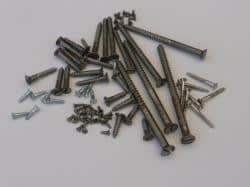 Steel slotted wood screws 2 1/2" x 8g (100 screws)